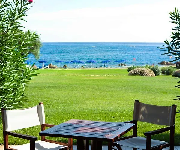 酒店 Due Lune Puntaldia & Golf 5*